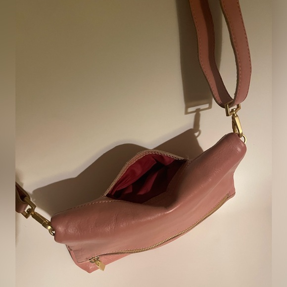 Hammitt VIP MED crossbody/clutch in dusty rose leather & gold hardware. New. - Picture 4 of 6